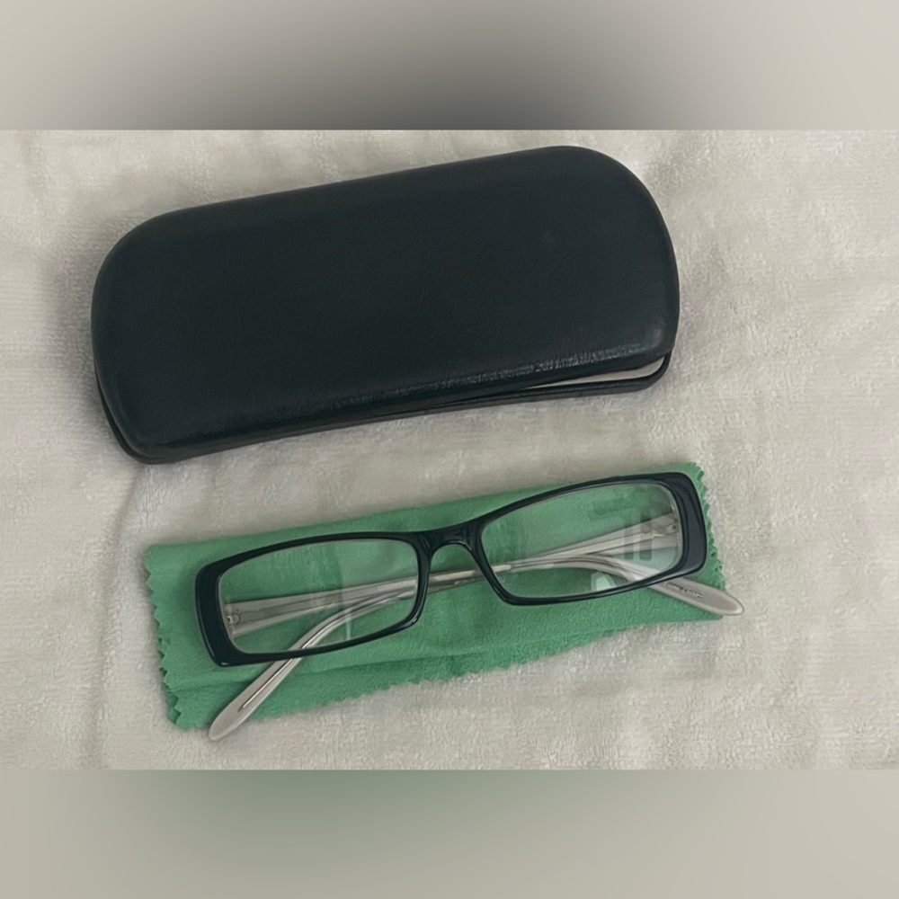 ONO eyeglasses, black frames, lens with prescription
